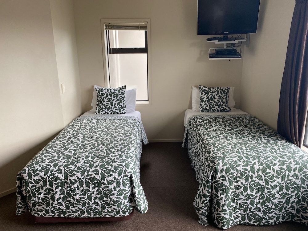 Alpine Lake Motor Lodge Family Suite, Jetted Tub 5