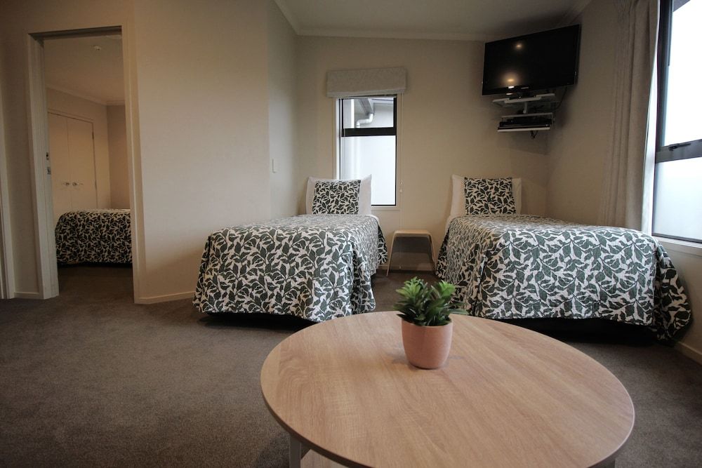 Alpine Lake Motor Lodge Family Suite, Jetted Tub