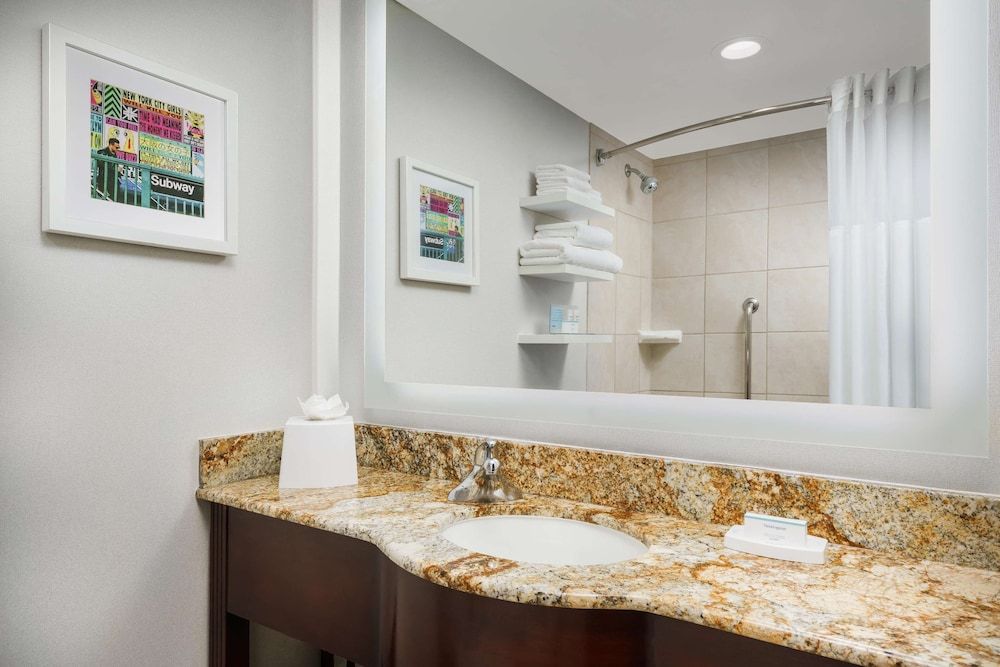 Hampton Inn Manhattan-35th St/Empire State Bldg Room, 2 Double Beds, Non Smoking 6