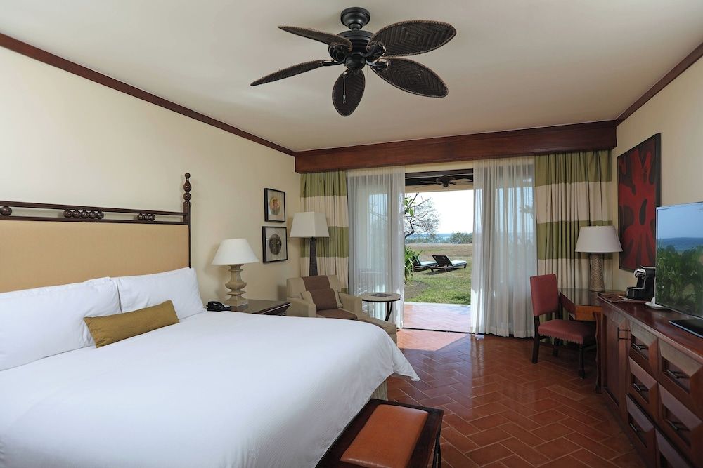 Deluxe Room, 1 King Bed, Non Smoking, Balcony (Oceanfront)