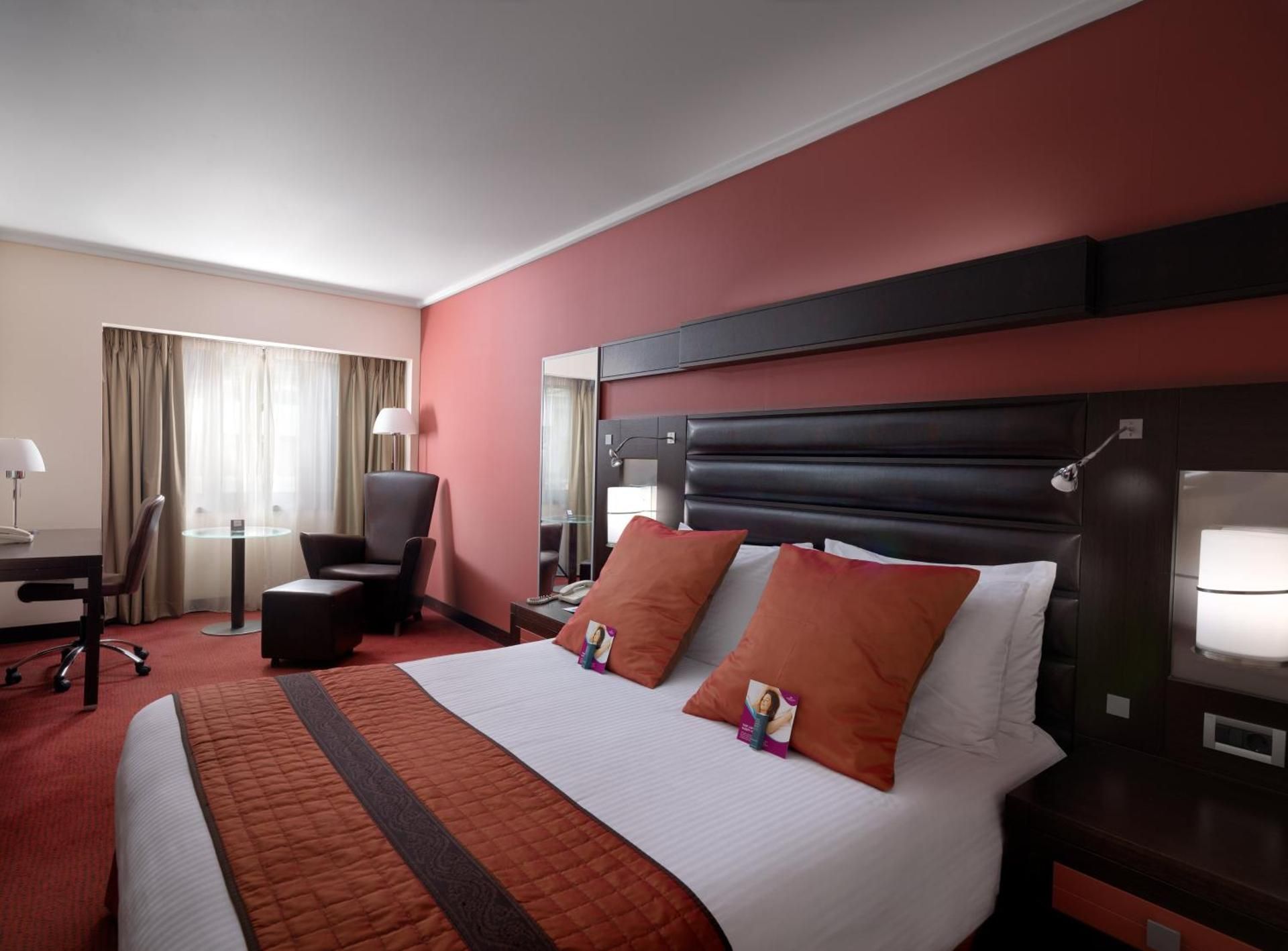 1 Queen Bed Standard Smoking