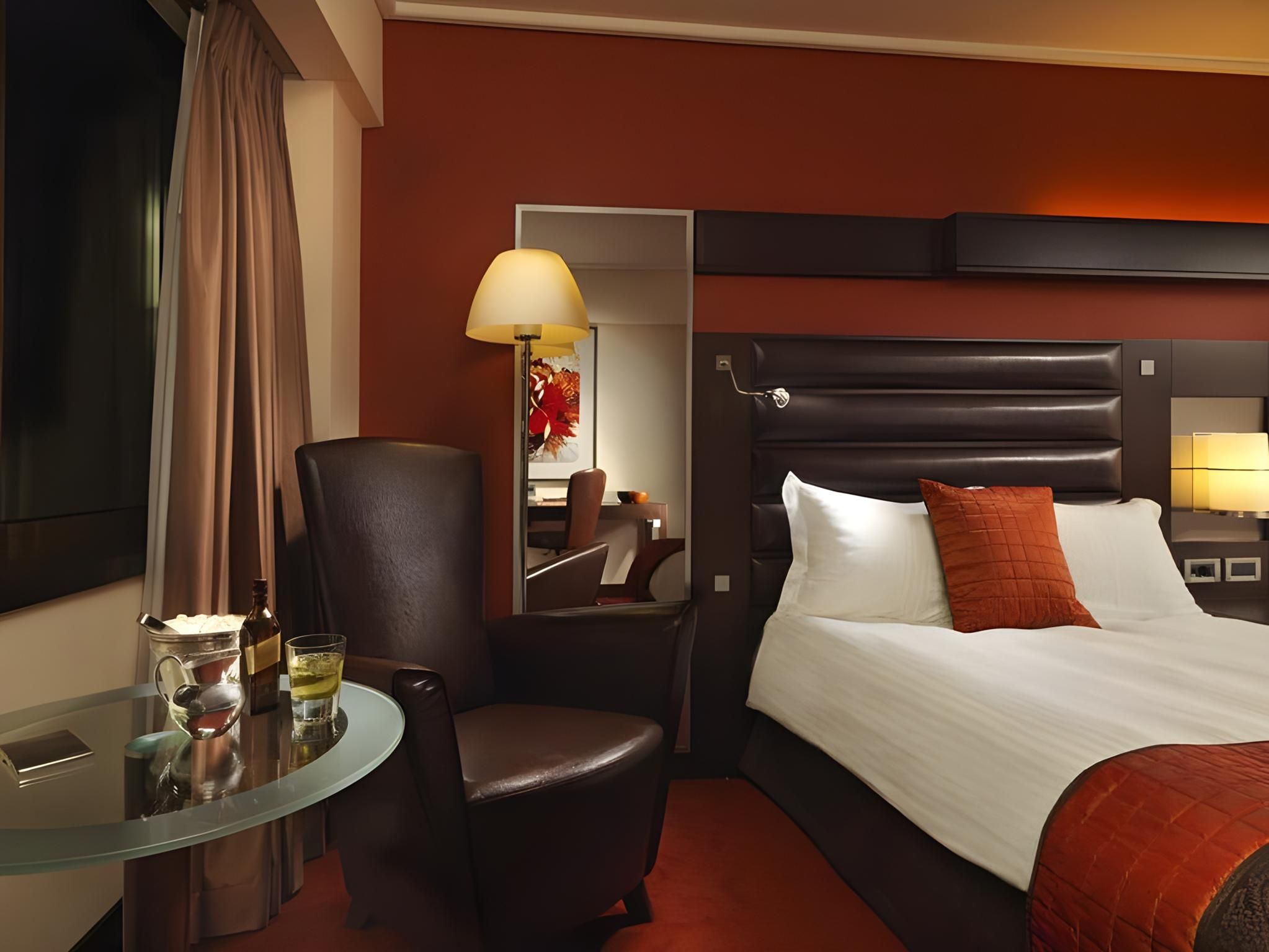 1 Queen Bed Standard Smoking