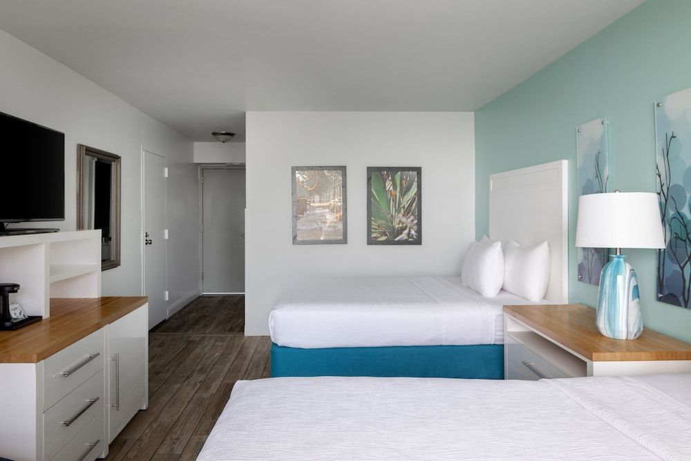 Tides Folly Beach, Charleston's Oceanfront Hotel Premium Oceanfront Two Queen 3