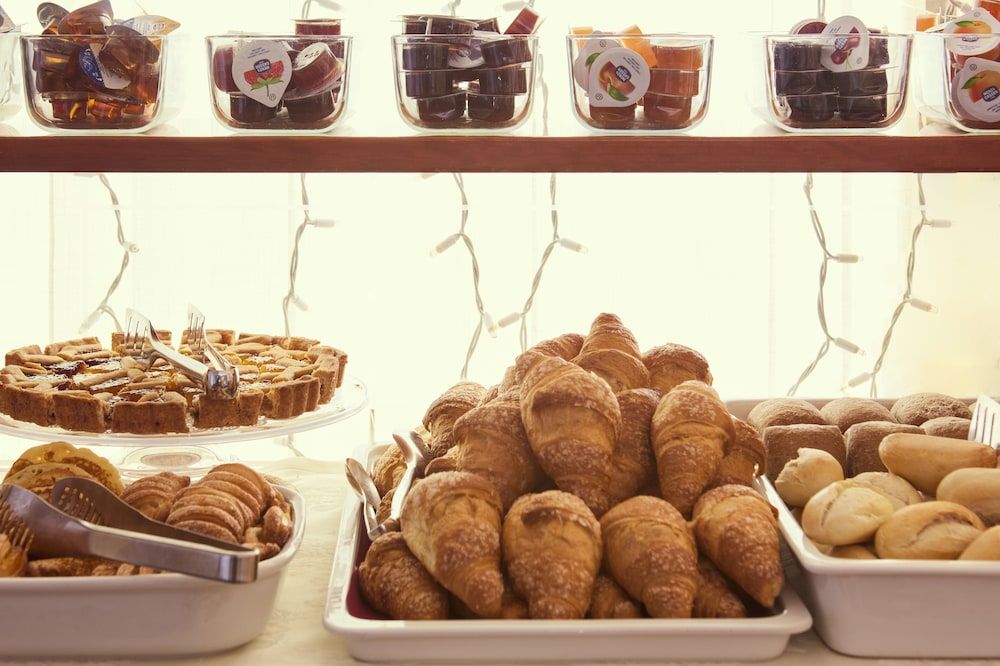 undefined Albergo Commercio e Pellegrino 8