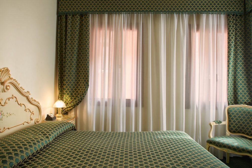 undefined Albergo Commercio e Pellegrino 2