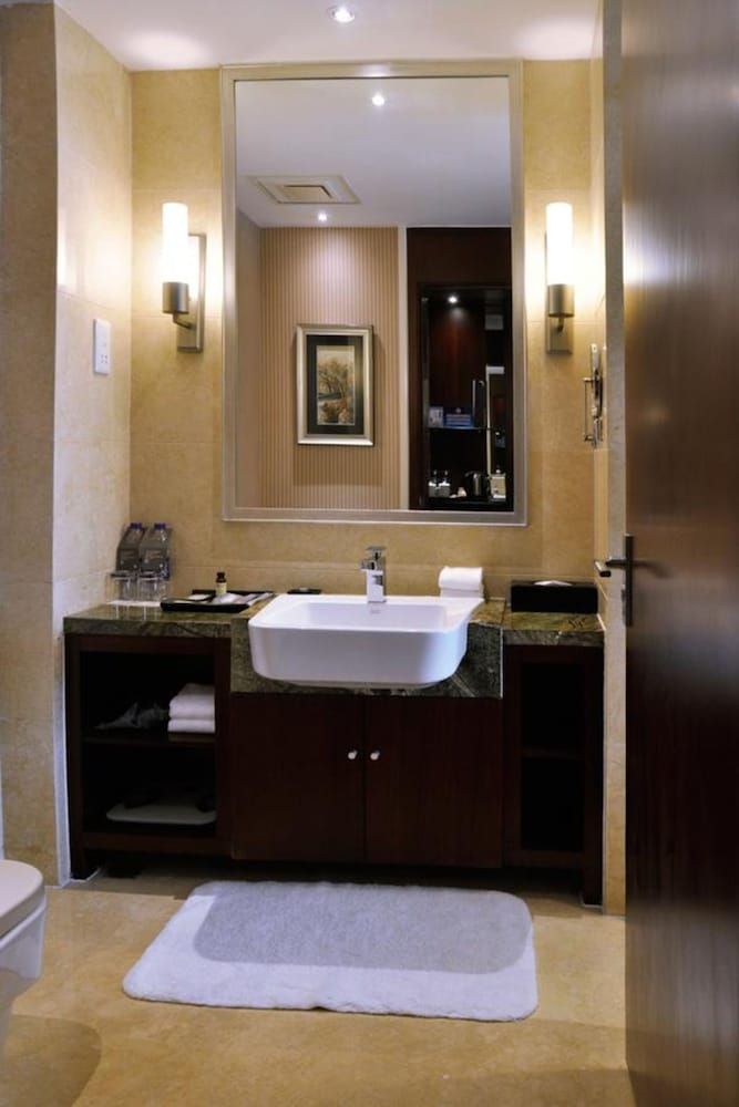 Pullman Beijing South Superior Room, 1 King Bed 3