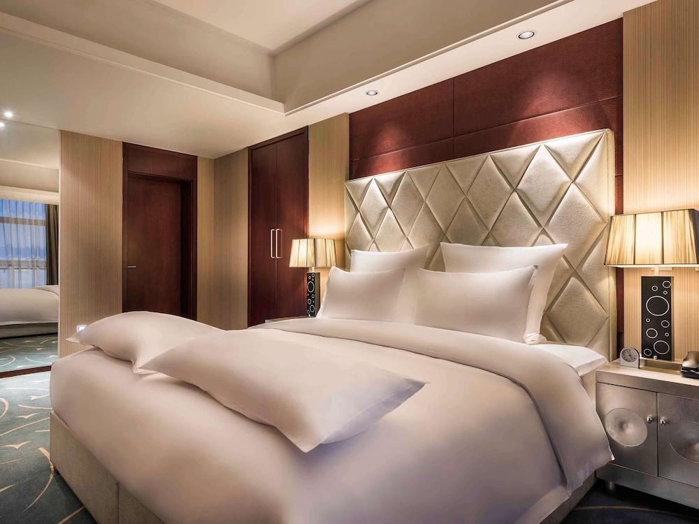 Pullman Beijing South Superior Room, 1 King Bed 4