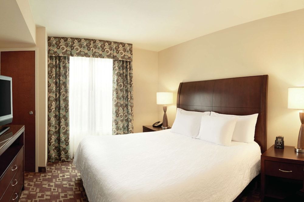 Junior Suite, 1 King Bed, Accessible