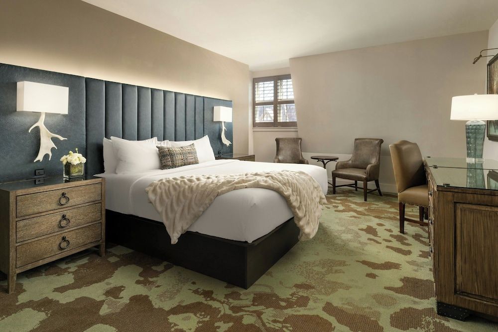 Room, 1 King Bed, Non Smoking (Separate Manor Building)
