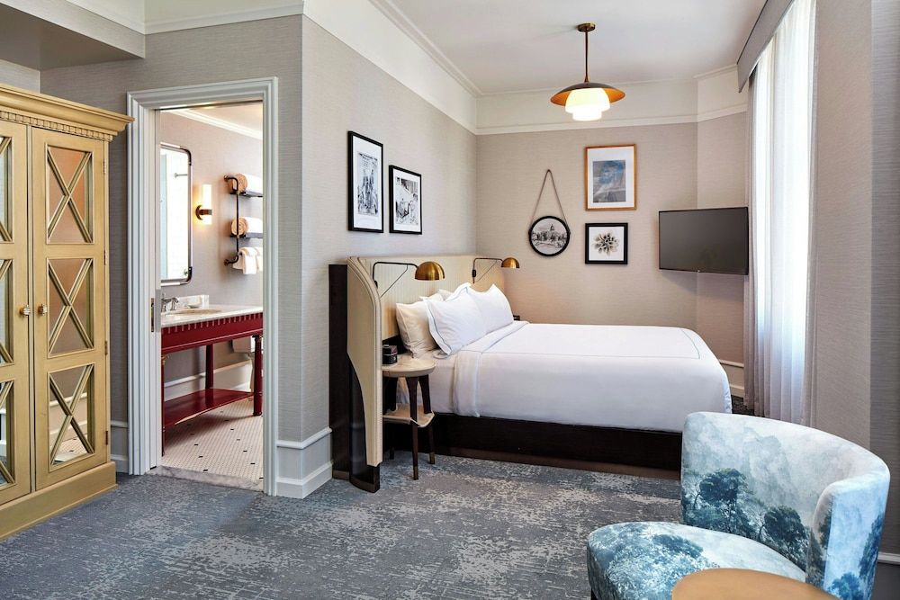 Junior Suite, 1 King Bed, Corner
