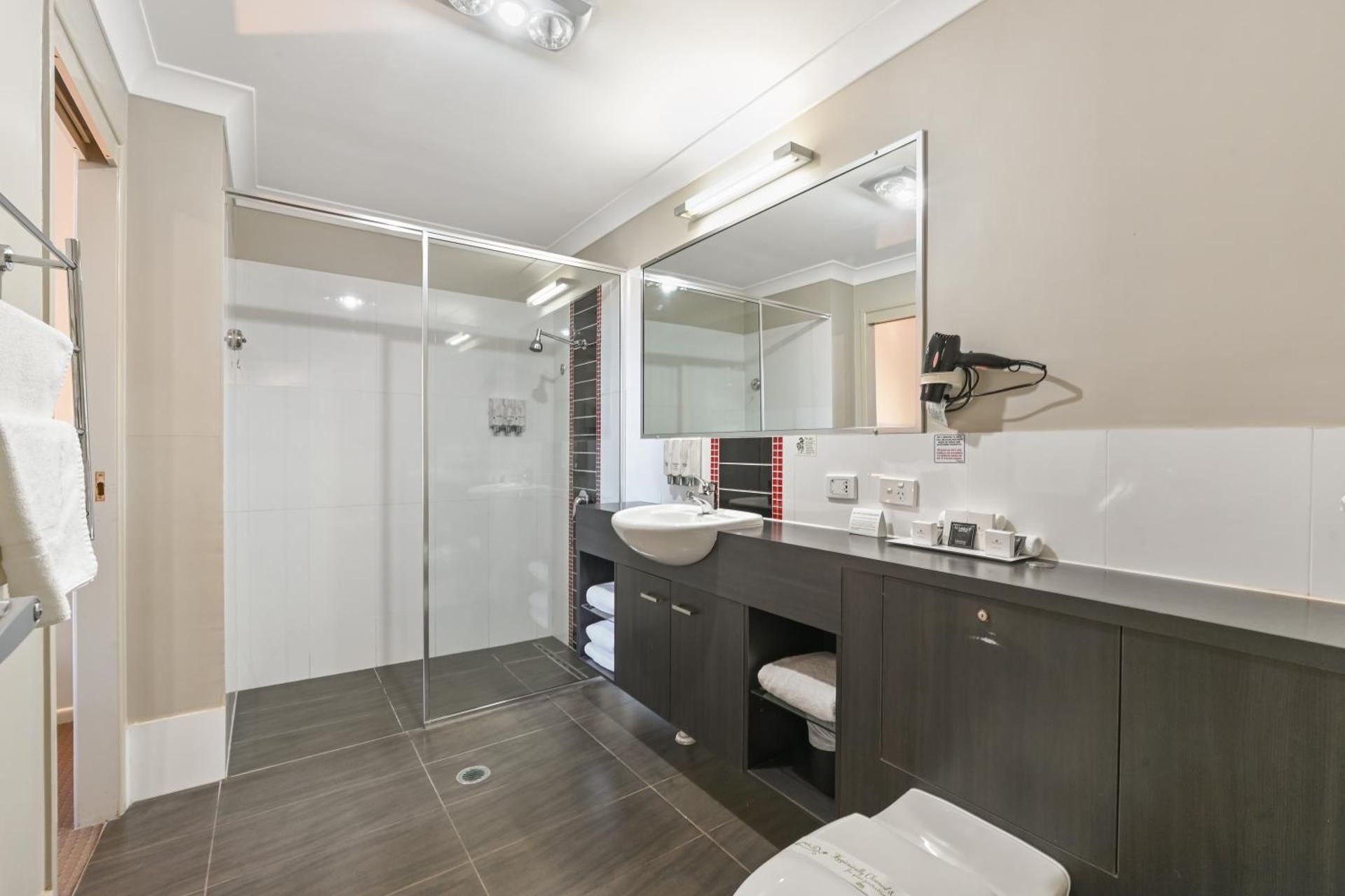 Platinum International Deluxe Two Bedroom Apartment 2