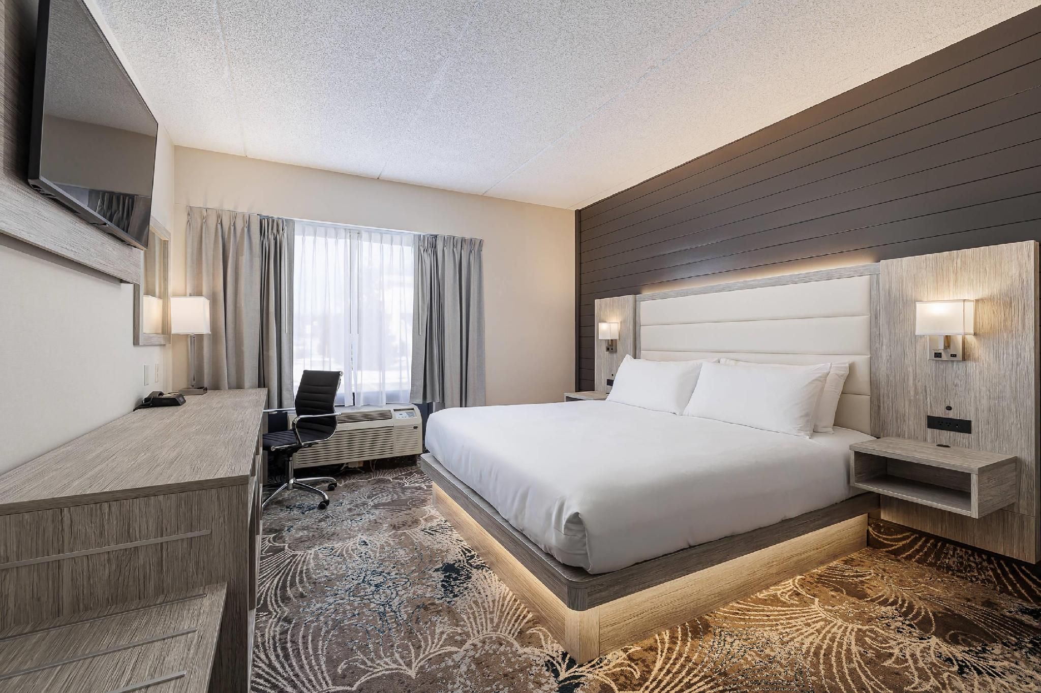 1 King Bed, Nonsmoking, Upgrade