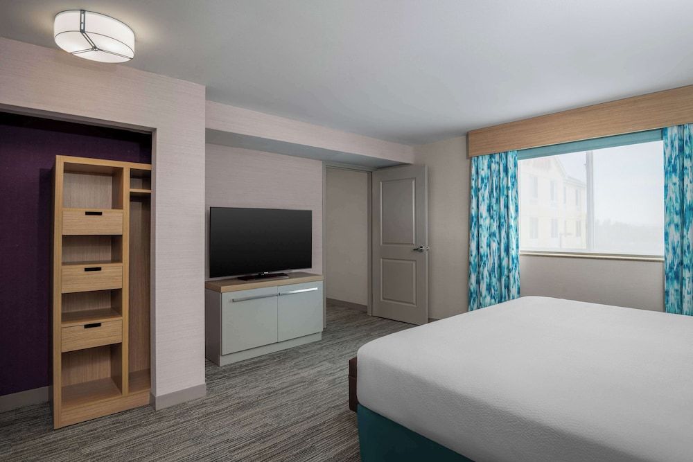 Suite, 1 King Bed, Mobility Accessible, Fireplace
