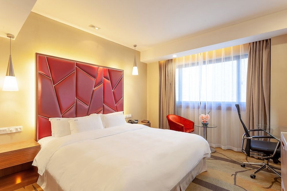 Premium Room, 1 King Bed, City View