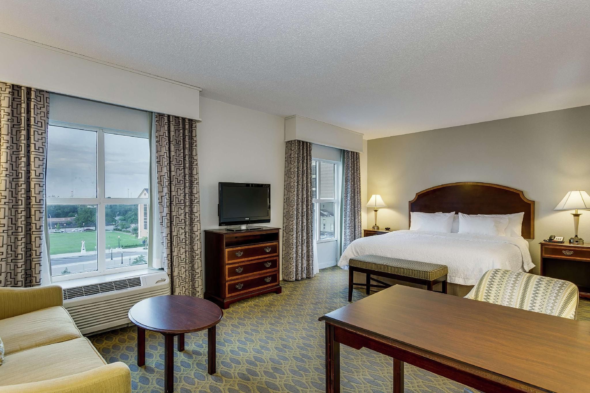 1 KING BED STUDIO SUITE NONSMOKING