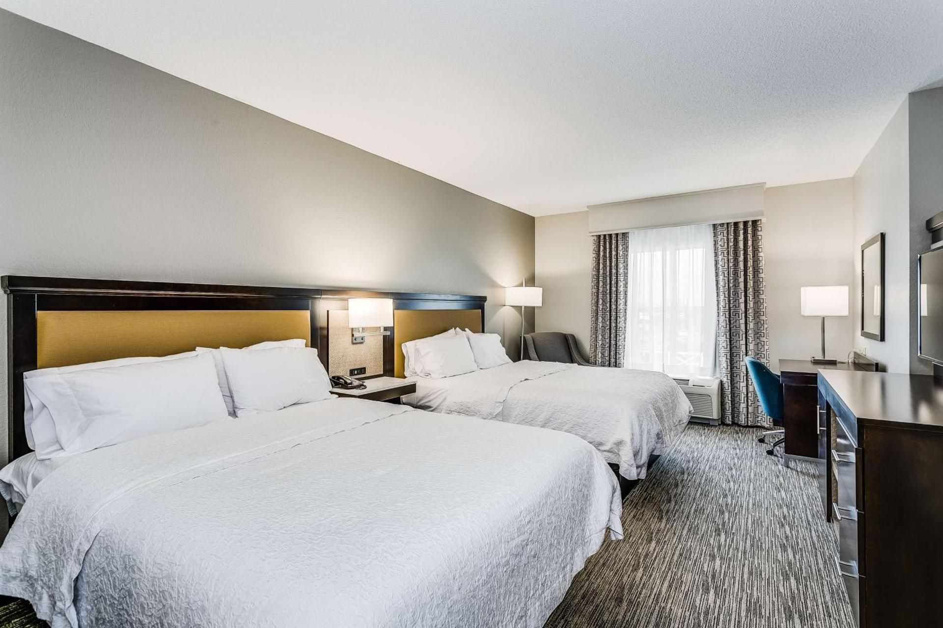 2 QUEEN BEDS 1 BEDROOM SUITE NONSMOKING