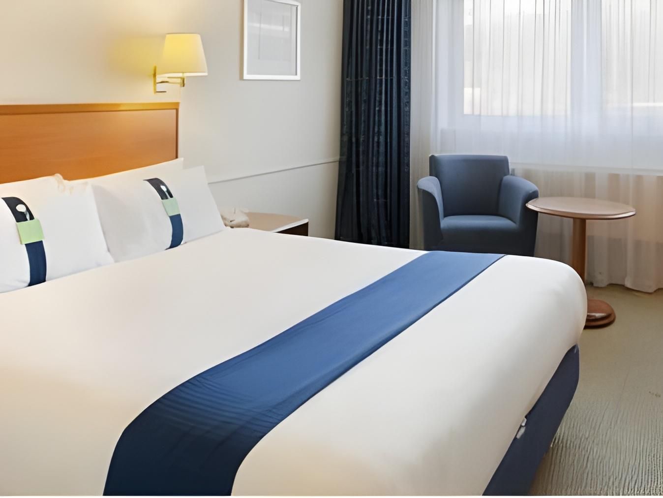 Holiday Inn Edinburgh by IHG 1 Double Standard Non Smoking 2