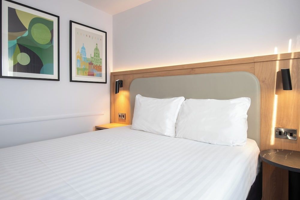 undefined Holiday Inn Edinburgh by IHG 8