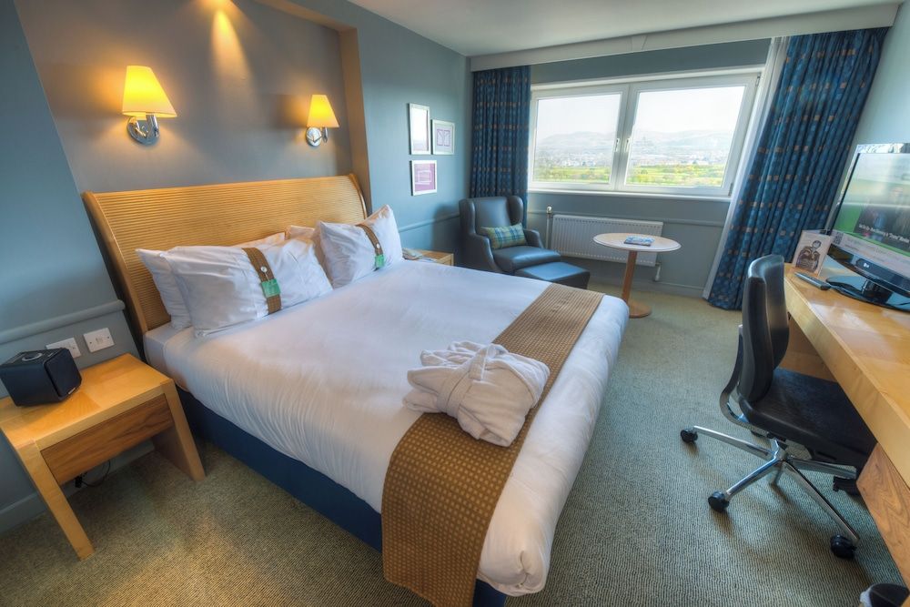 undefined Holiday Inn Edinburgh by IHG 9