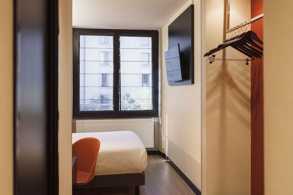 Hotel de Noailles Standard Double Room 4