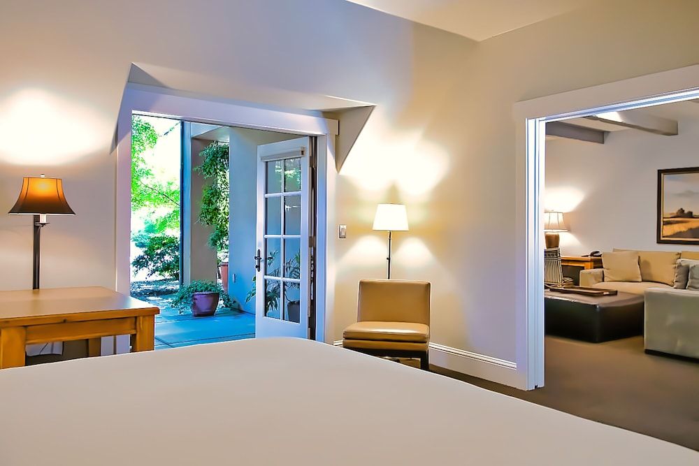 Appellation Lodi - Wine & Roses Resort & Spa Suite, 1 King Bed 7