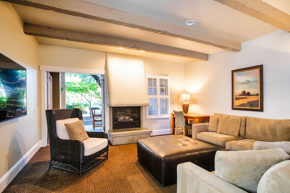 Appellation Lodi - Wine & Roses Resort & Spa Suite, 1 King Bed 8