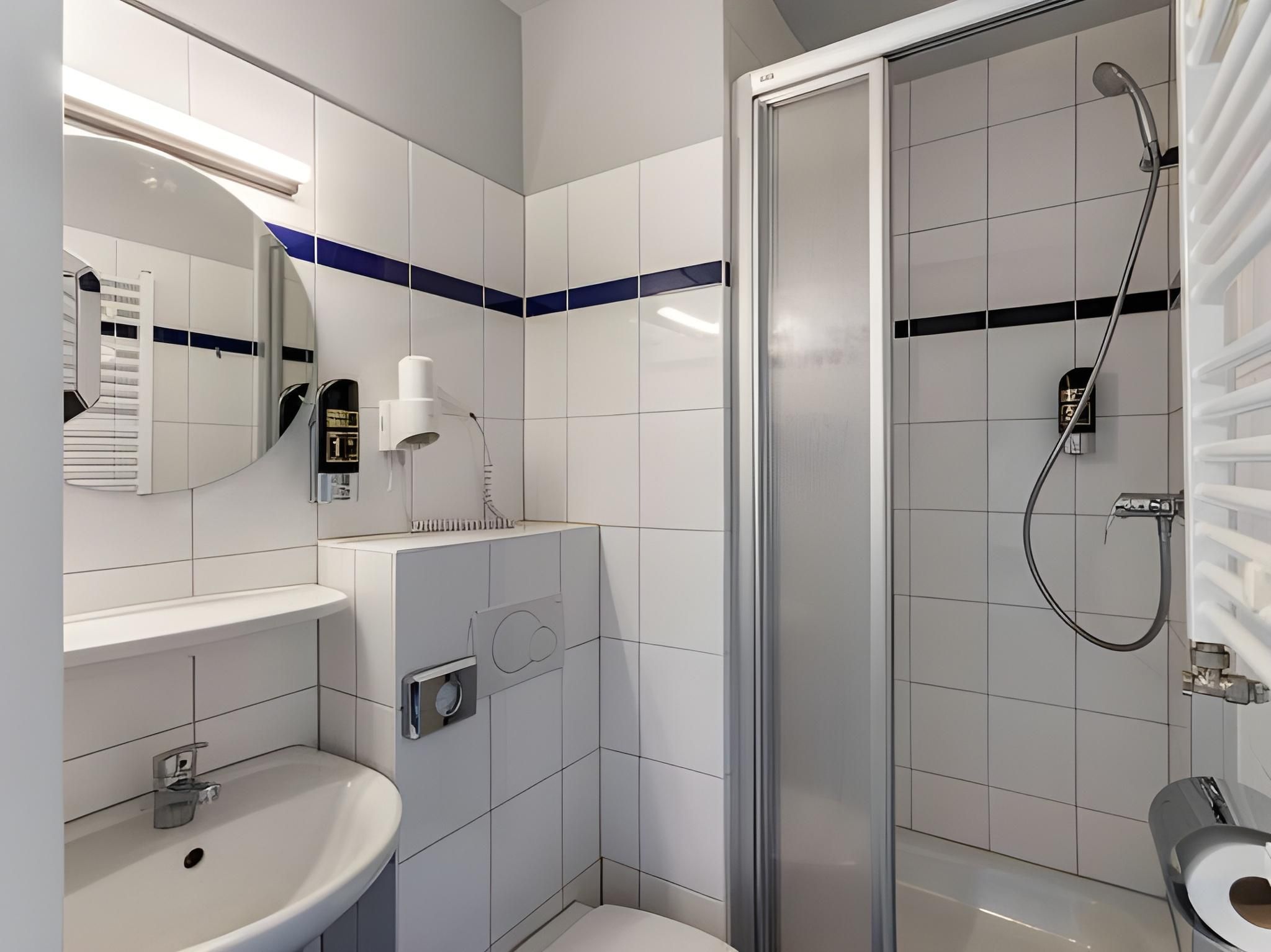 a&o Leipzig Hauptbahnhof Twin Room 8