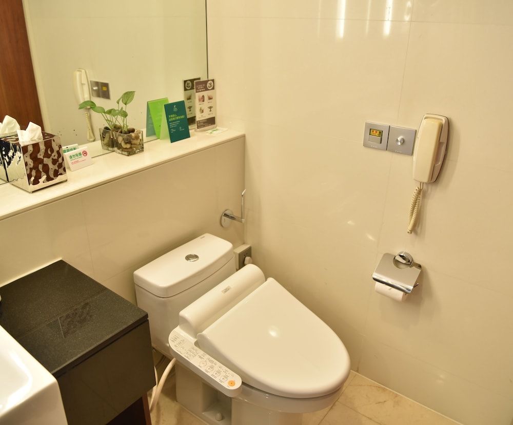 undefined Holiday Inn Shanghai Pudong by IHG 10