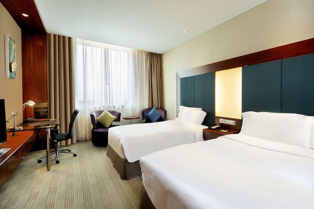 Holiday Inn Shanghai Pudong by IHG Standard Room, 2 Twin Beds
