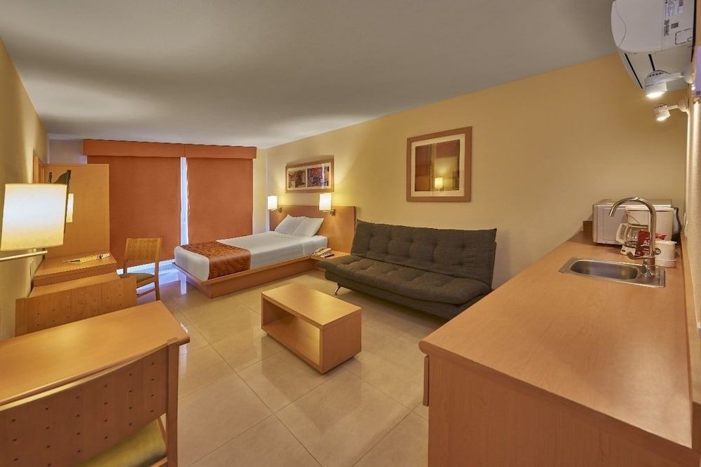 City Express by Marriott Mazatlán Superior Room, 1 Queen Bed with Sofa bed 3