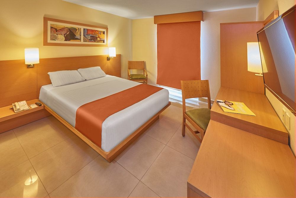 City Express by Marriott Mazatlán Room, 1 Queen Bed, Non Smoking 3