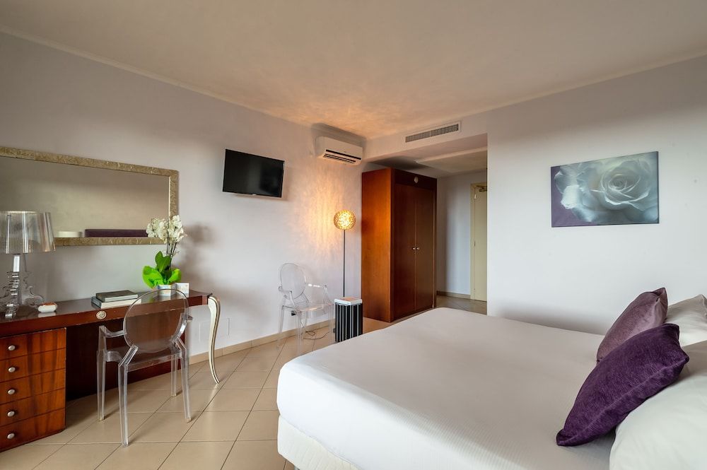 Grand Hotel Sofia Standard Room 4