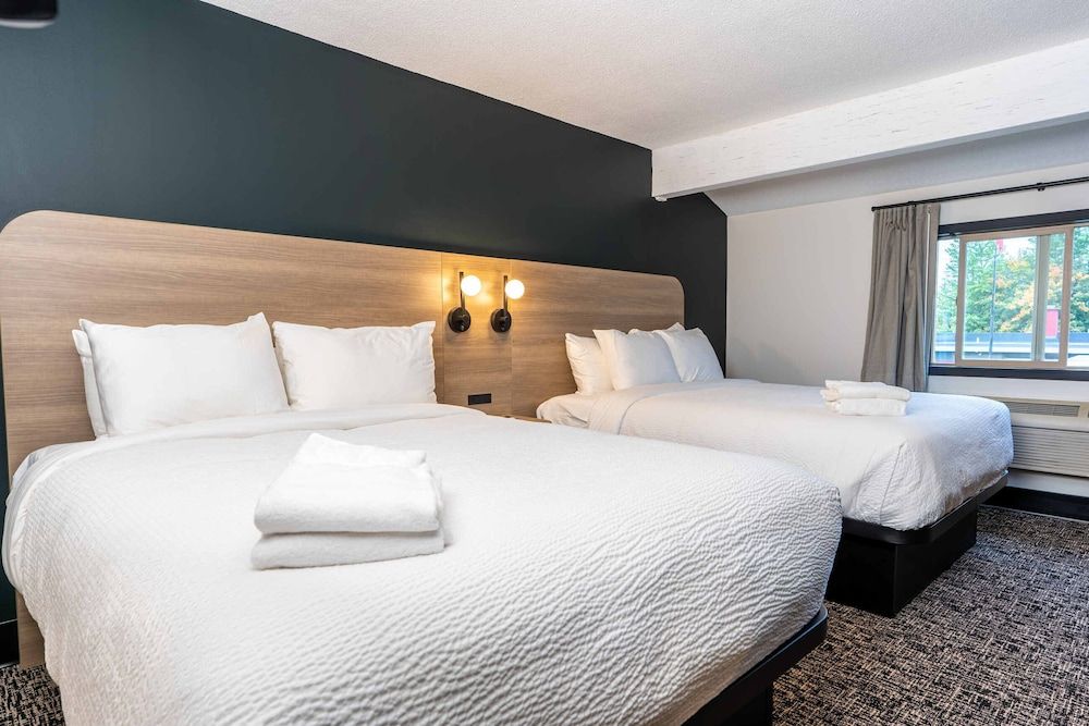 Double Queen Room (No Pets)
