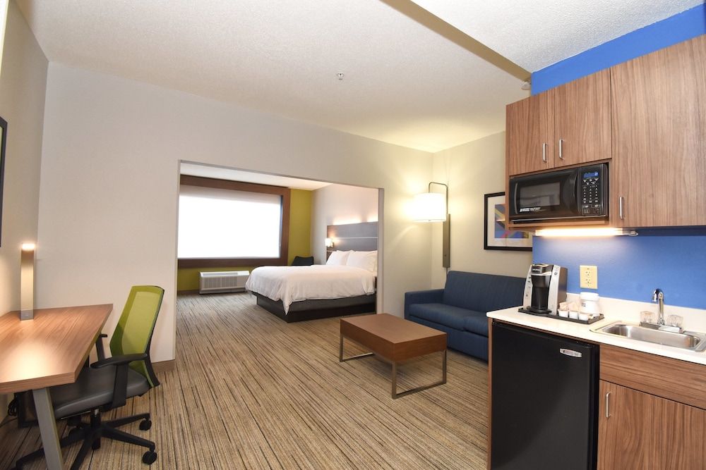 Standard Room, 1 King Bed, Accessible (Mobility, Accessible Tub)