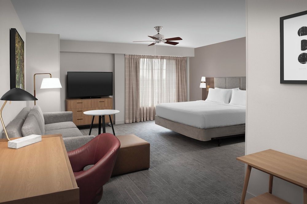 Studio Suite, 1 King Bed, Accessible, Kitchen (Accessible Tub)