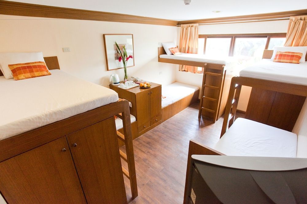 Boracay Tropics Resort Hotel Family Shared Dormitory, Multiple Beds 2