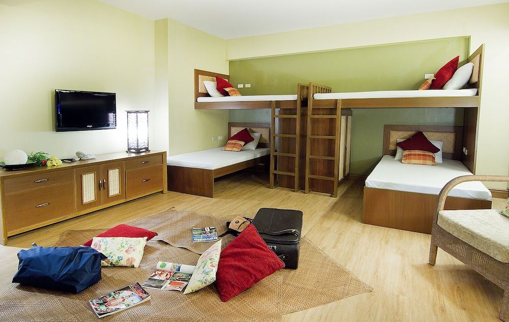 Boracay Tropics Resort Hotel Family Shared Dormitory, Multiple Beds