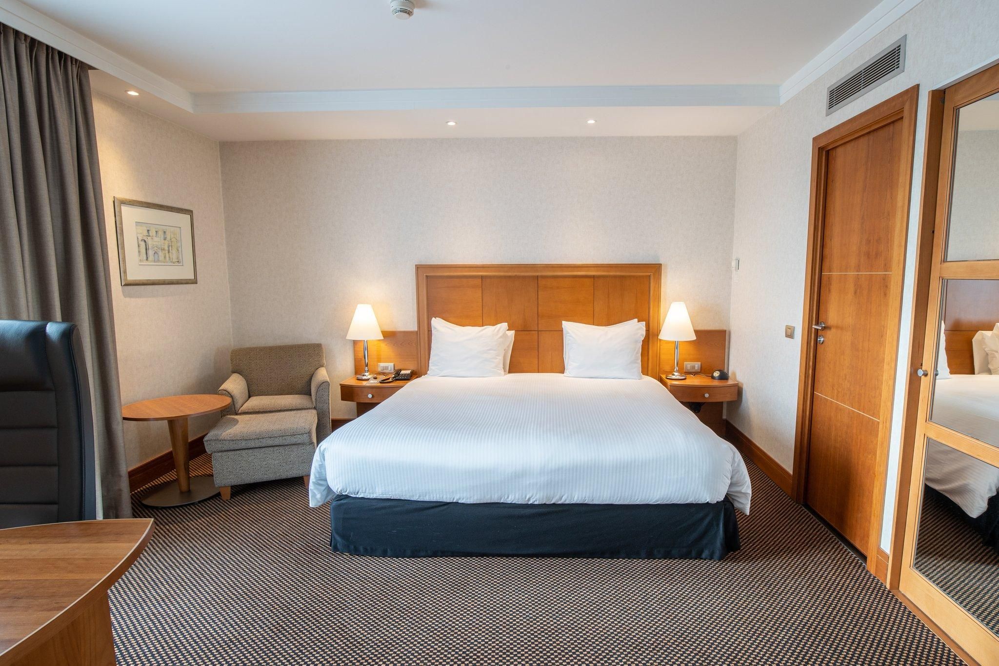 1 King Bed Senior Suite Park View