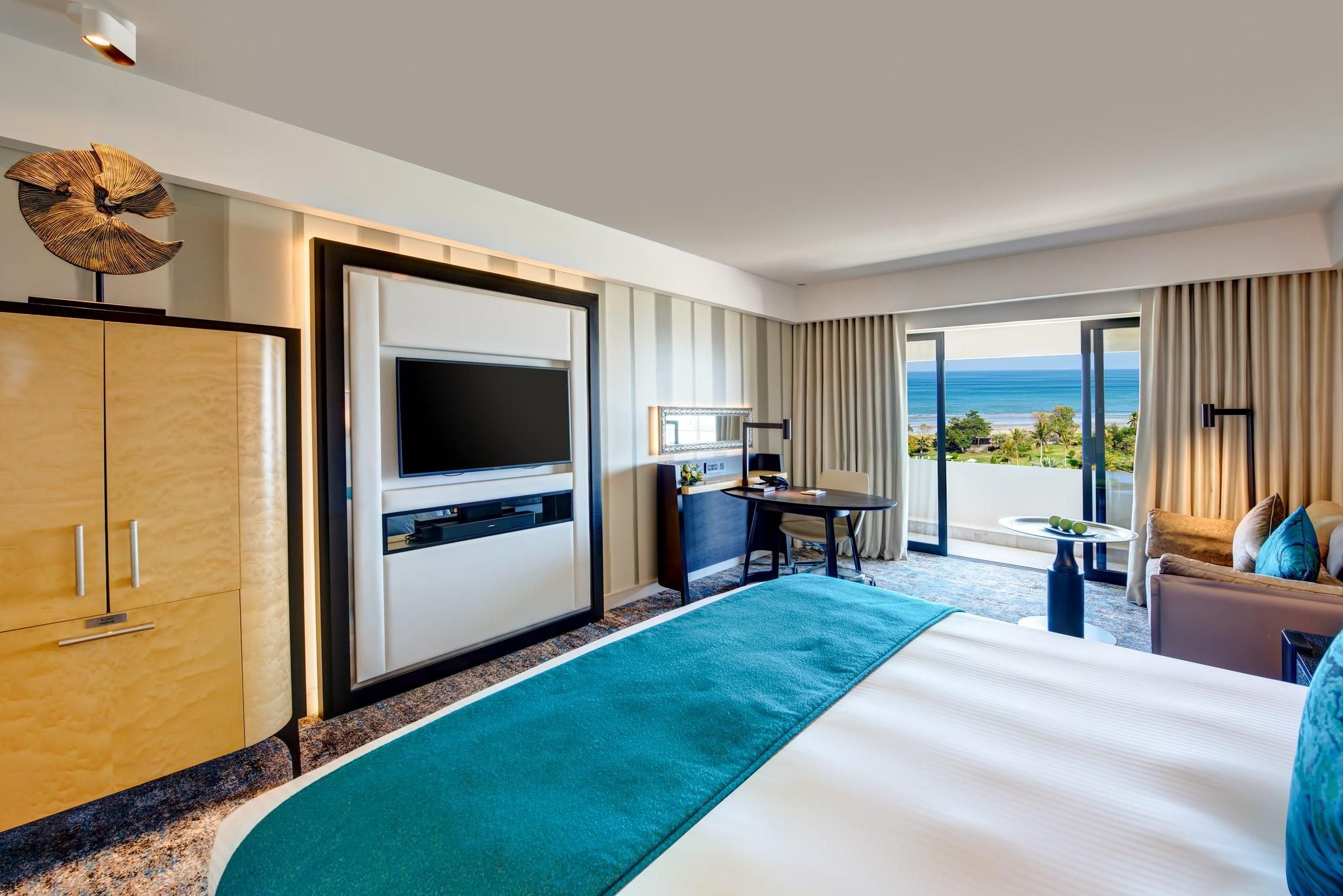 1 King Sea View Balcony