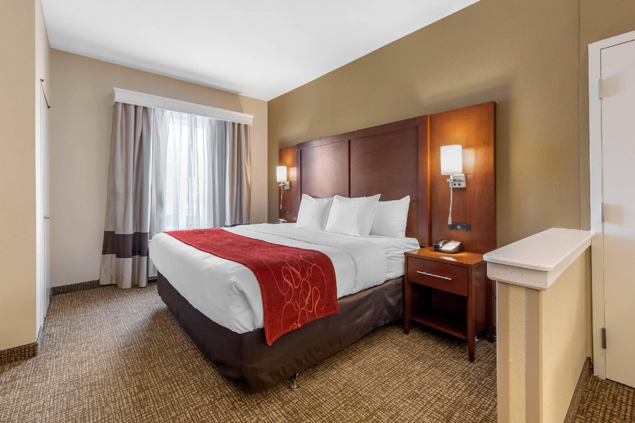 1 King Bed, Suite, Nonsmoking, Upgrade