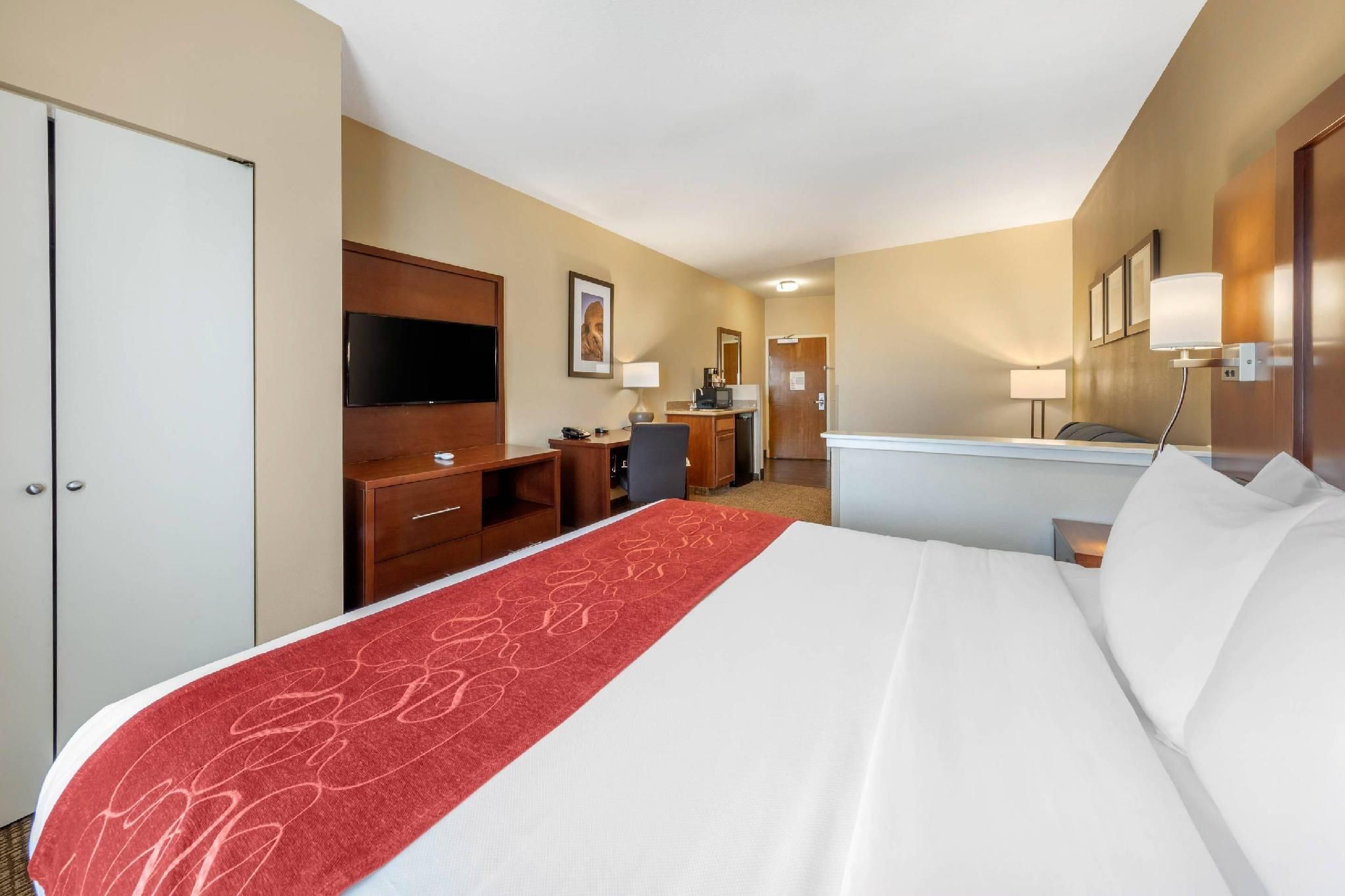 1 King Bed, Suite, Nonsmoking