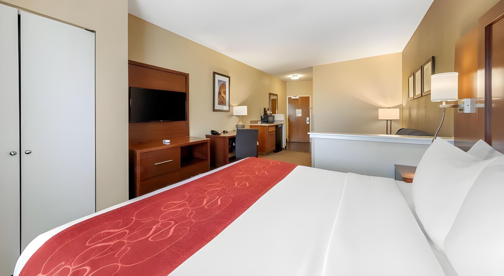 1 King Bed, Suite, No smoking, Accessible