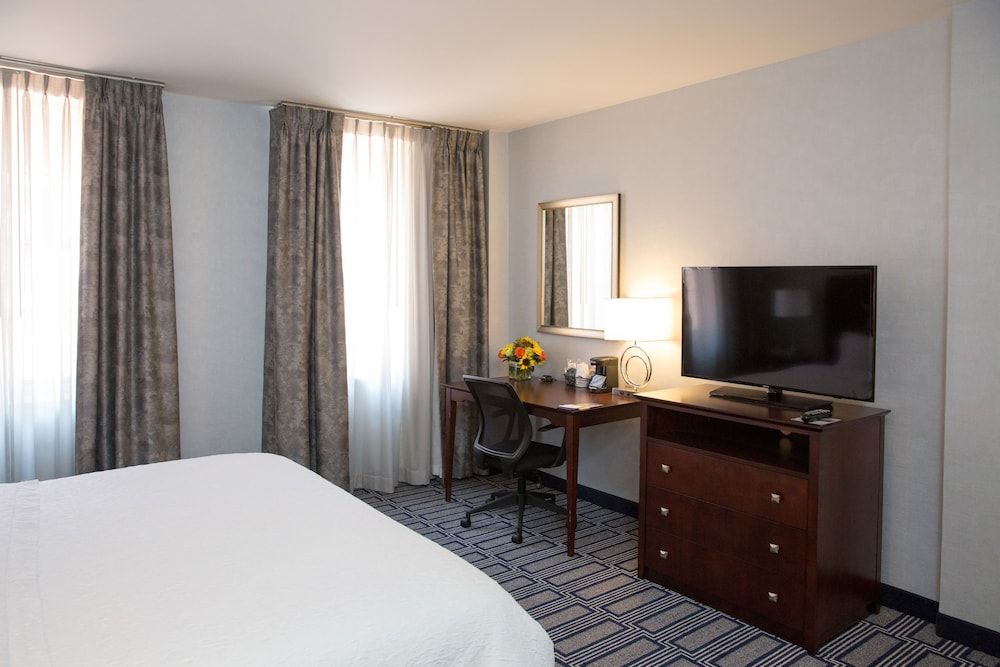 One King Bed, Non-Smoking, Accessible