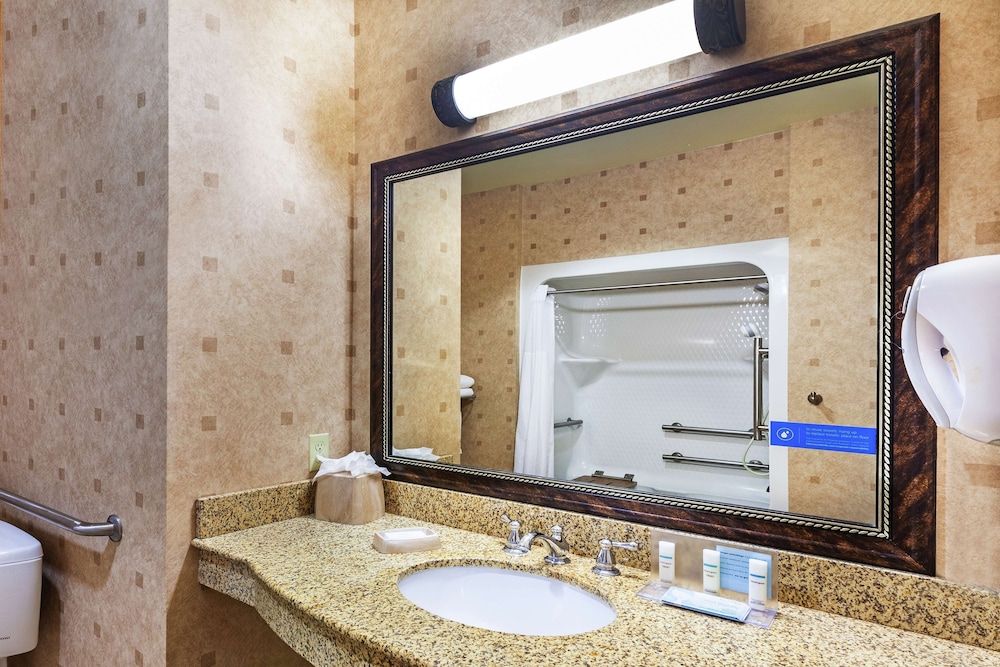 Room, 2 Queen Beds, Accessible, Non Smoking