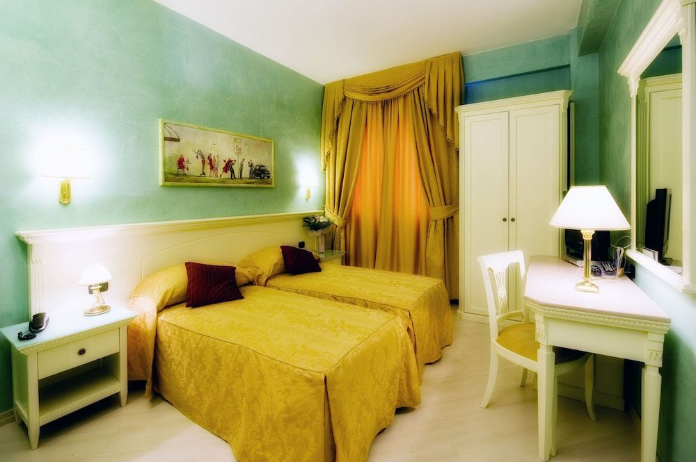 undefined Hotel Bright 7