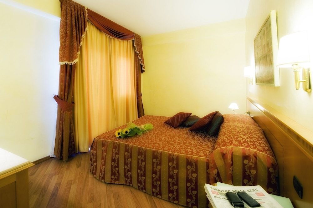 undefined Hotel Bright 9