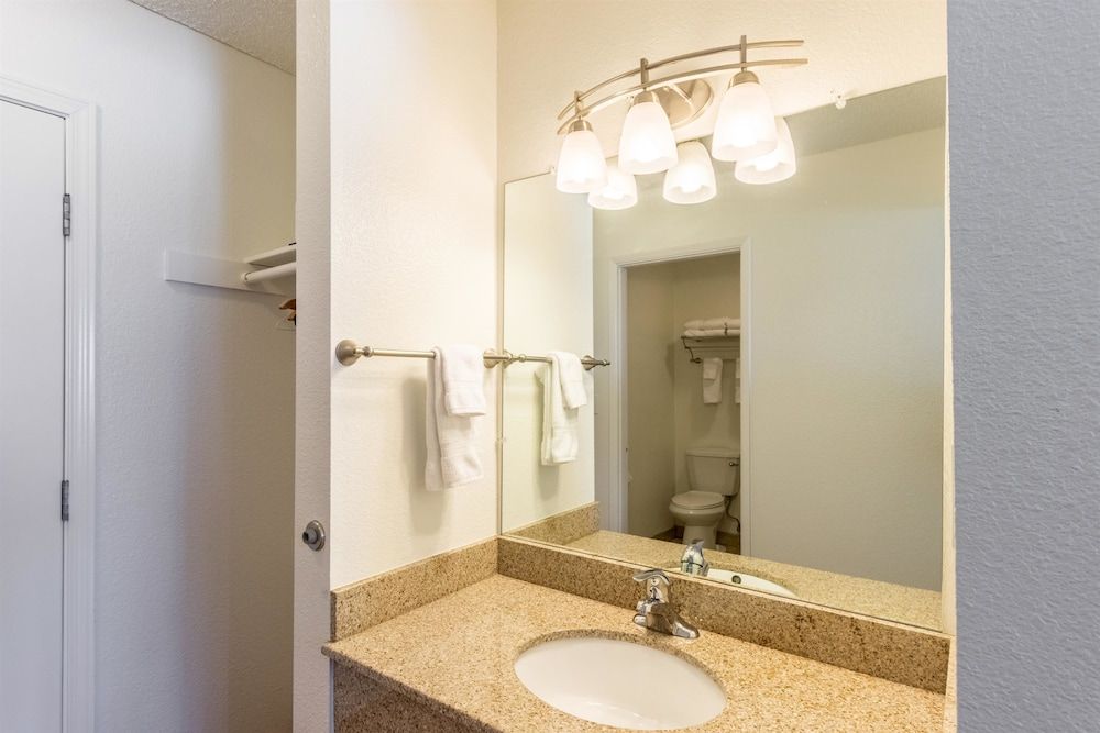 Deluxe Room, 2 Queen Beds, Non Smoking, Refrigerator & Microwave