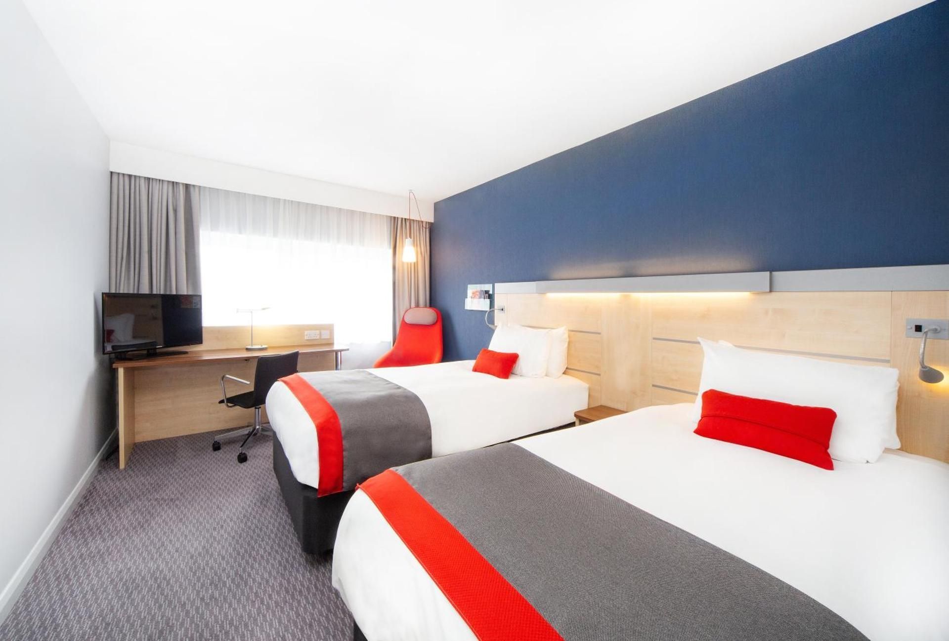 Standard Twin Room with Free Hot Breakfast