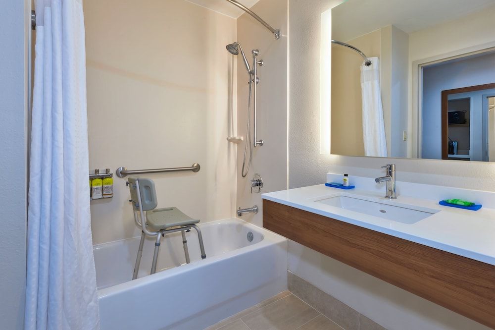 Standard Room, 1 King Bed, Accessible (Communications, Mobility)