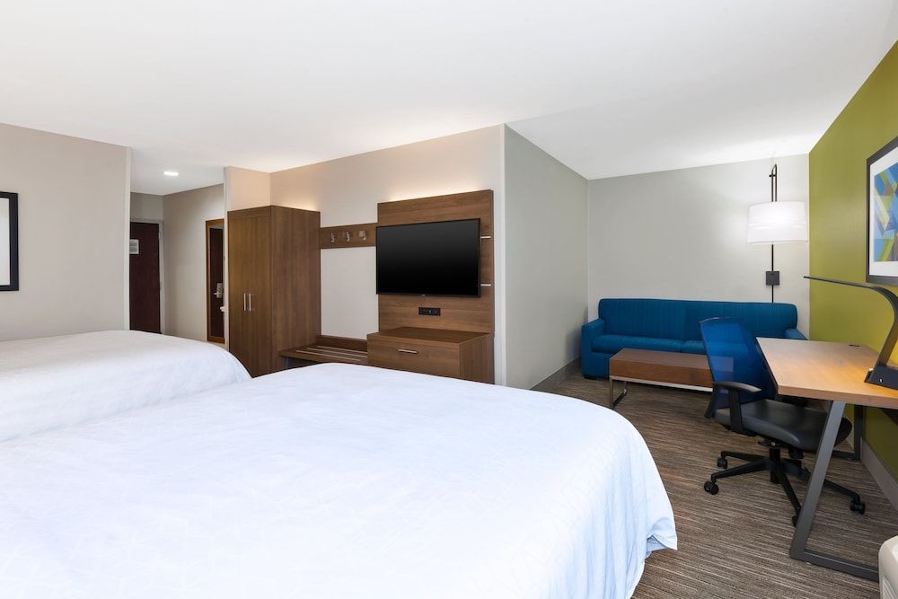 Suite, 2 Queen Beds (Additional Living Area)